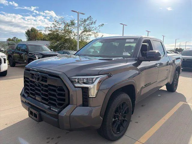 2024 TOYOTA Tundra Limited Hybrid – Grau – Foto 1